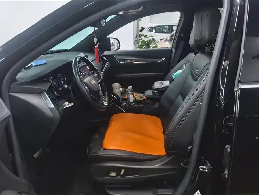 Cadillac XT6 2022 2.0T 7-seat 4WD Fashion Edition 2023 — миниатюра 3
