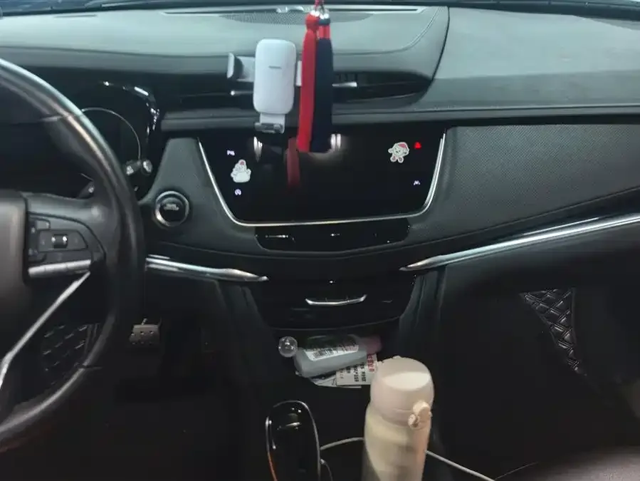Cadillac XT6 2022 2.0T 7-seat 4WD Fashion Edition 2023 — миниатюра 4