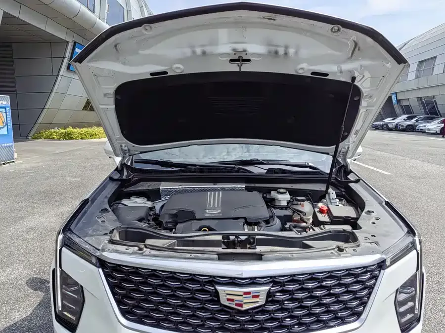 Cadillac XT4 2024 25T 2WD Fashion Edition 2023 — миниатюра 4