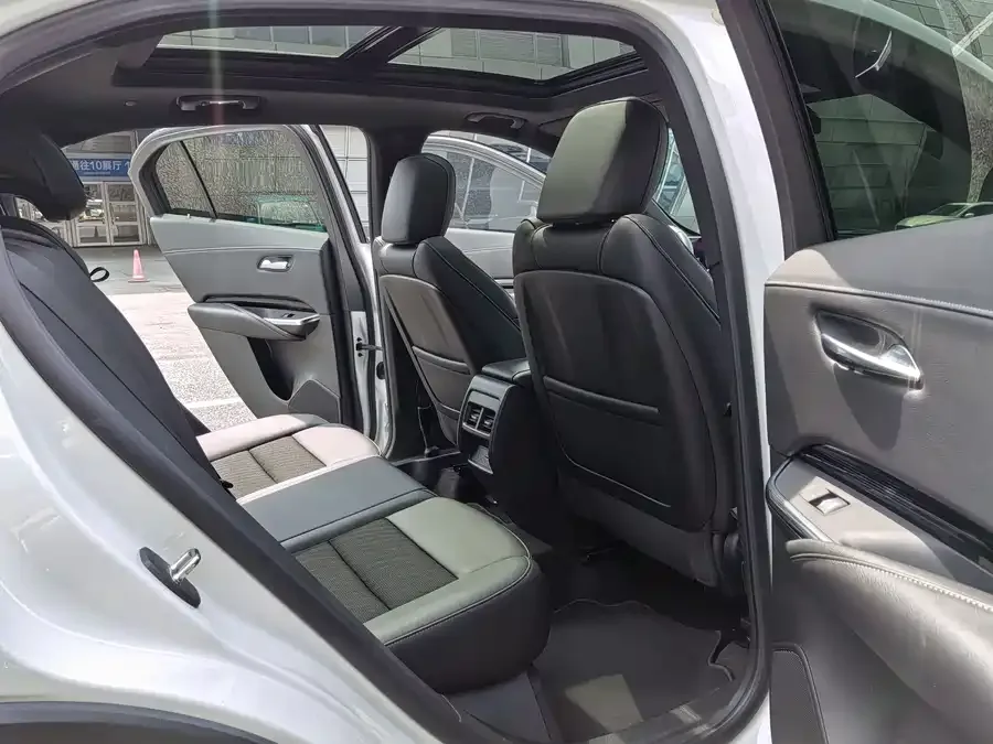 Cadillac XT4 2024 25T 2WD Fashion Edition 2023 — миниатюра 5