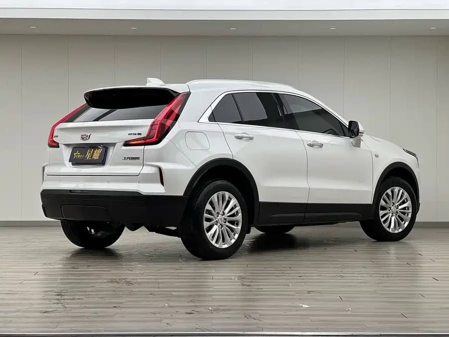 Cadillac XT4 2024 25T 2WD Fashion Edition 2025 — миниатюра 2