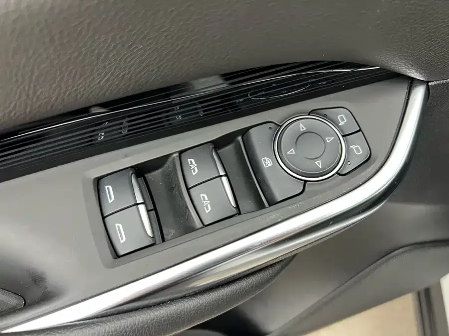 Cadillac XT4 2024 25T 2WD Fashion Edition 2025 — миниатюра 5