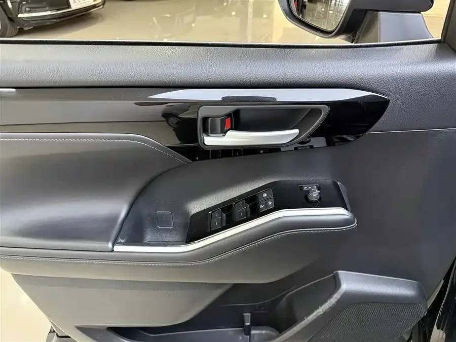 Toyota Highlander Highlander 2022 380T 4WD Luxury Edition 7 Seaters 2023 — миниатюра 4