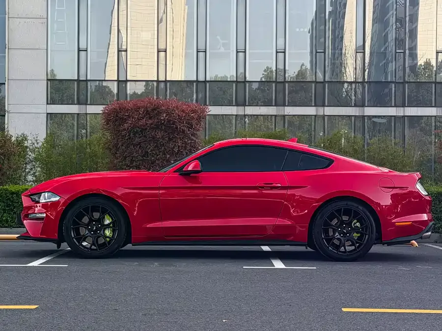 Ford Mustang 2021 Mustang 2.3T EcoBoost 2022 — миниатюра 4
