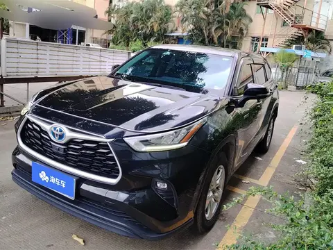 Toyota Highlander 2023 buy in Moscow