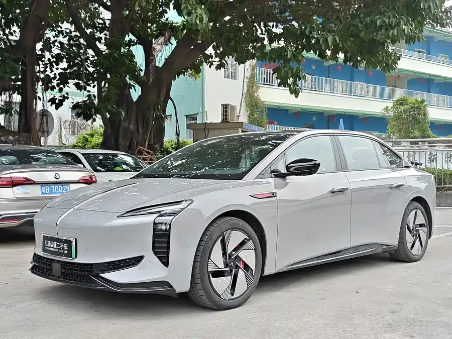 Hongqi EH7 2025