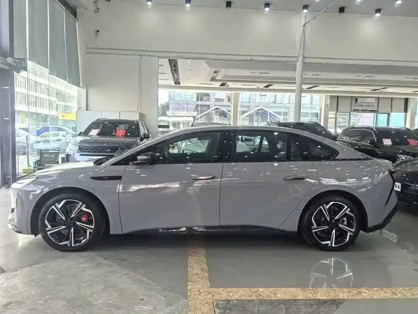 Hongqi EH7 Hongqi EH7 2024 760 Pro+ 4WD version 2024 — миниатюра 3