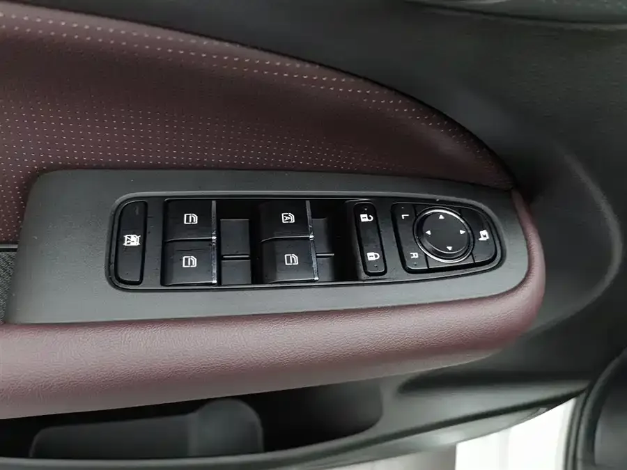 GAC Trumpchi M6 Trumpchi M6 2023 PRO 270T DCT Luxury Edition 2024 — миниатюра 3