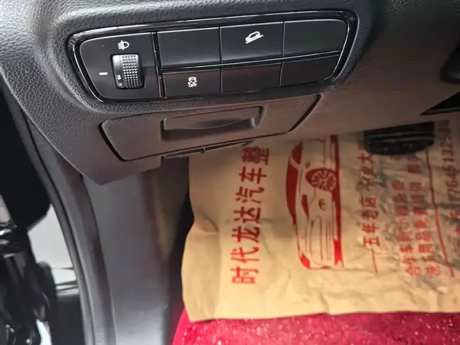 GAC Trumpchi M6 Trumpchi M6 2021 270T DCT Luxury Edition (six seats) 2022 — миниатюра 4