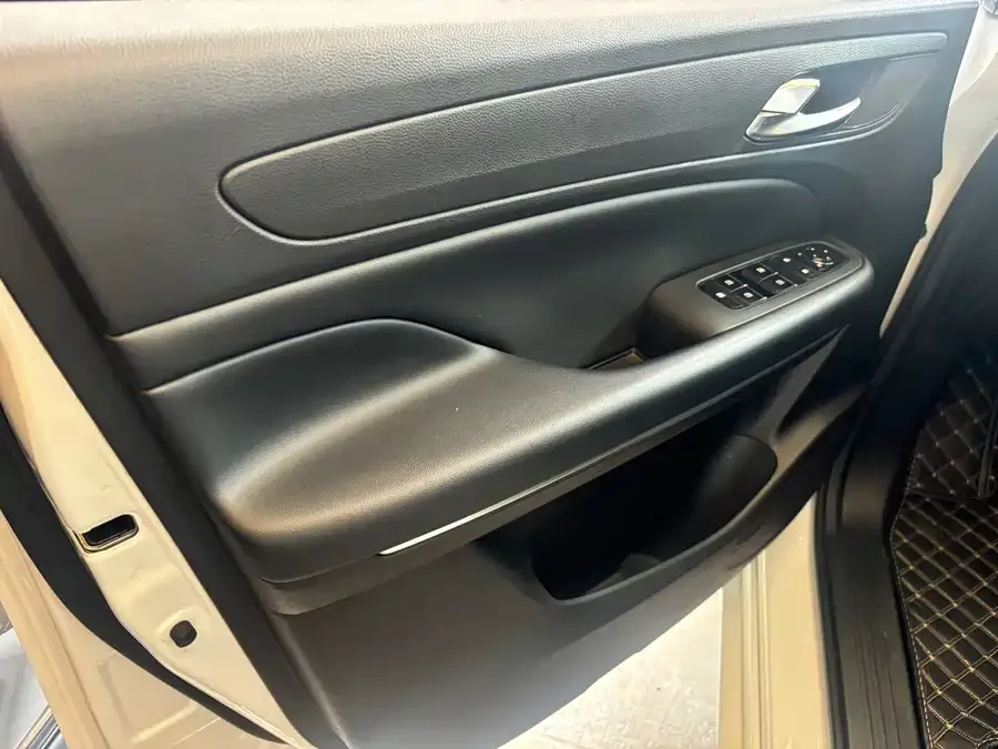 GAC Trumpchi M6 Trumpchi M6 2021 270T DCT Elite Edition (seven seats) 2022 — миниатюра 2