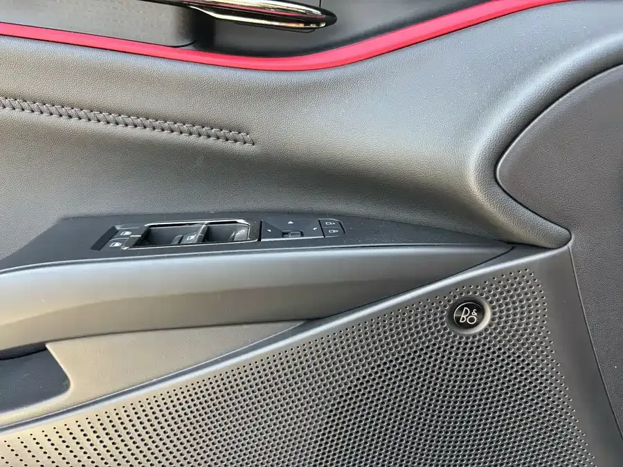 Ford Mondeo 2022 Toyota Mondeo EcoBoost 245 ST-Line 2022 — миниатюра 3