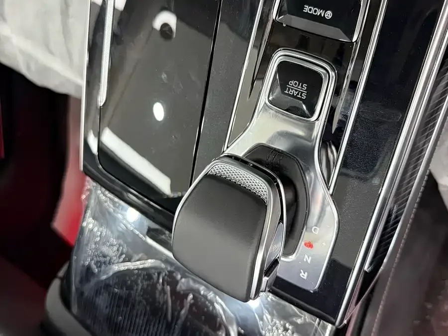 Hongqi H9 Hongqi H9 2024 2.0T Qichang Private Fashion Edition 2026 — миниатюра 4