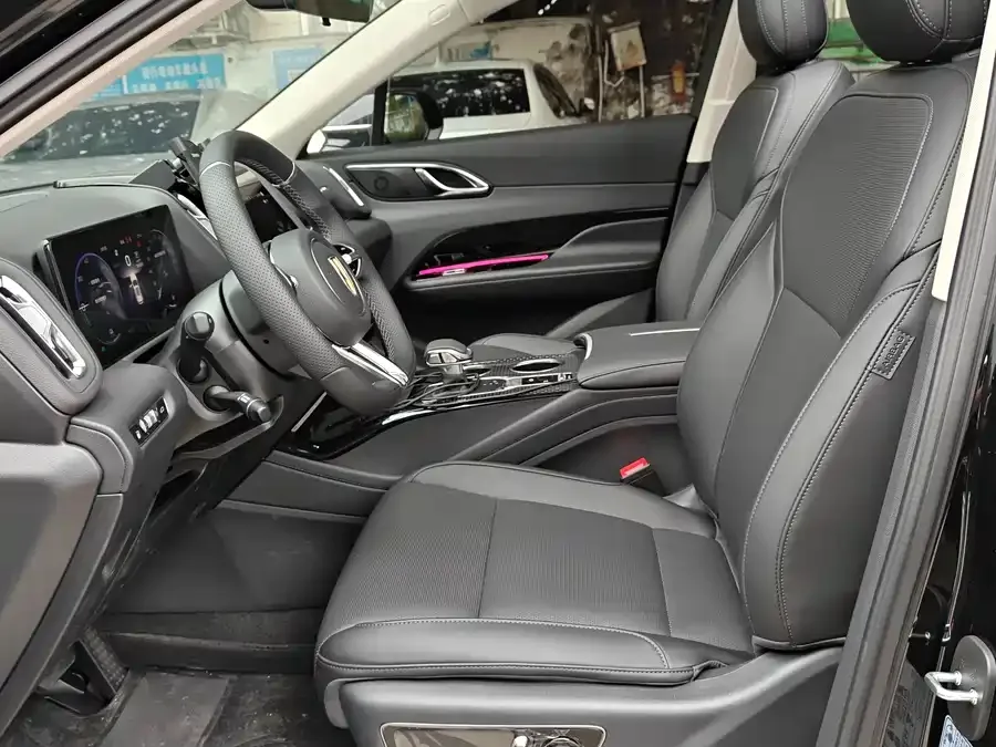 Hongqi HS3 PHEV Hongqi HS3 PHEV 2025 125km commemorative edition for its 2 millionth anniversary 2025 — миниатюра 5