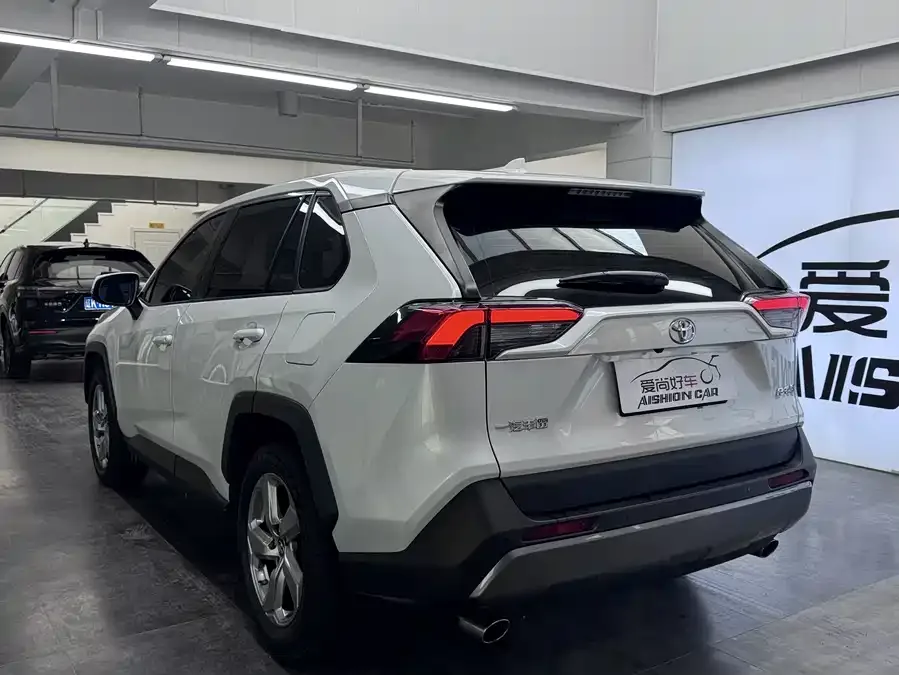 Toyota RAV4 RAV4 Rongfang 2022 2.0L CVT 2WD Fashion PLUS Edition 2023 — миниатюра 2