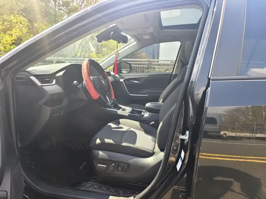 Toyota RAV4 RAV4 Rongfang 2022 2.0L CVT 4WD Fashion PLUS Edition 2023 — миниатюра 3