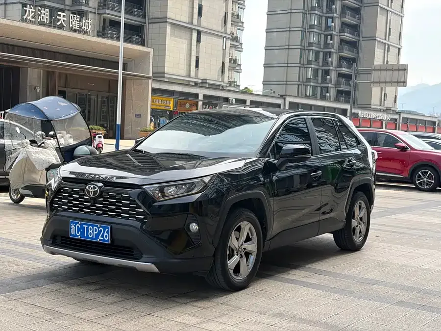 Toyota RAV4 RAV4 Rongfang 2022 2.0L CVT 2WD Fashion Edition 2022 — фото 1, купить с доставкой в Москву