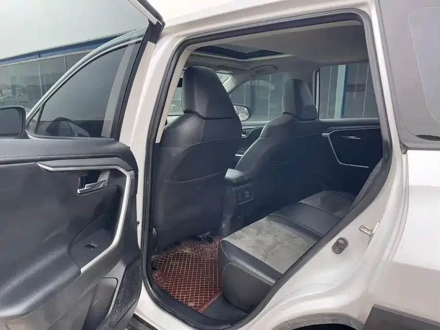 Toyota RAV4 RAV4 Rongfang 2022 2.0L CVT 4WD Fashion PLUS Edition 2022 — миниатюра 2