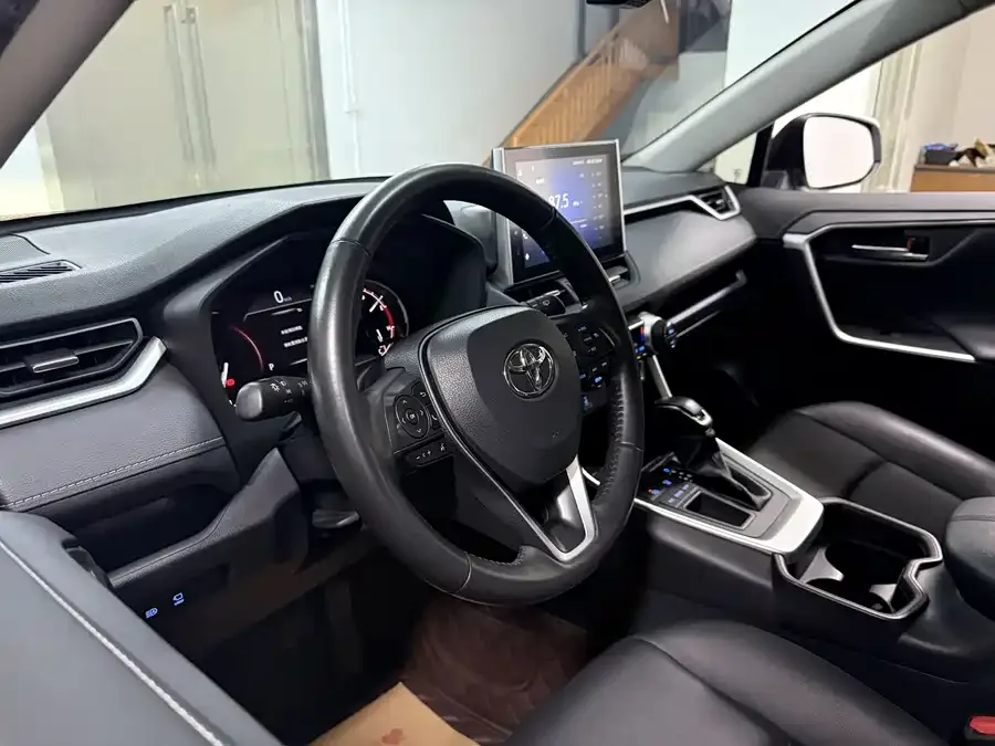 Toyota RAV4 RAV4 Rongfang 2022 2.0L CVT 2WD Fashion PLUS Edition 2023 — миниатюра 3