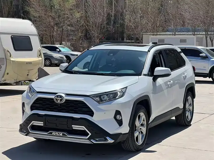Toyota RAV4 RAV4 Rongfang 2022 2.0L CVT 2WD Fashion PLUS Edition 2022 — фото 1, купить с доставкой в Москву