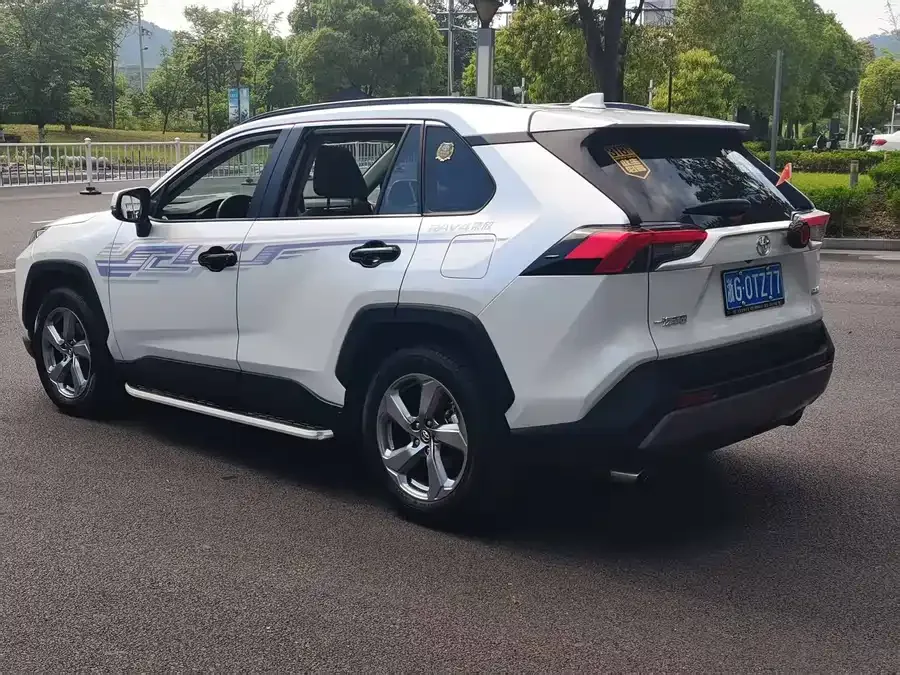 Toyota RAV4 RAV4 Rongfang 2022 2.0L CVT 2WD Fashion Edition 2022 — миниатюра 3
