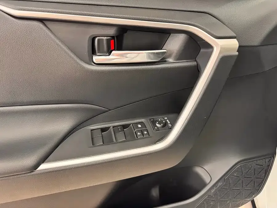 Toyota RAV4 RAV4 Rongfang 2023 2.0L CVT 2WD Fashion Edition 2023 — миниатюра 3