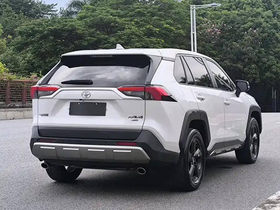 Toyota RAV4 RAV4 Rongfang 2022 2.0L CVT 4WD Fashion PLUS Edition 2023 — миниатюра 2