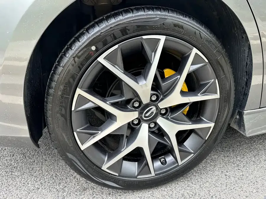 GAC Trumpchi Shadow Leopard Shadow Leopard 2021 270T DCT J15 Edition 2022 — миниатюра 5
