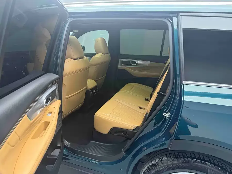 GAC Trumpchi GS8 Trumpchi GS8 2025 Pilot Series 2.0TGDI 2WD Luxury Edition 5 Seaters 2024 — миниатюра 5