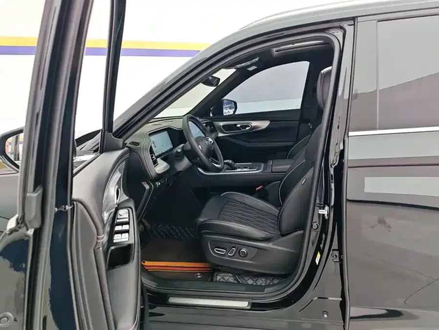 GAC Trumpchi GS8 Trumpchi GS8 2025 Pilot Series 2.0TGDI 2WD Luxury Edition 5 Seaters 2025 — миниатюра 3