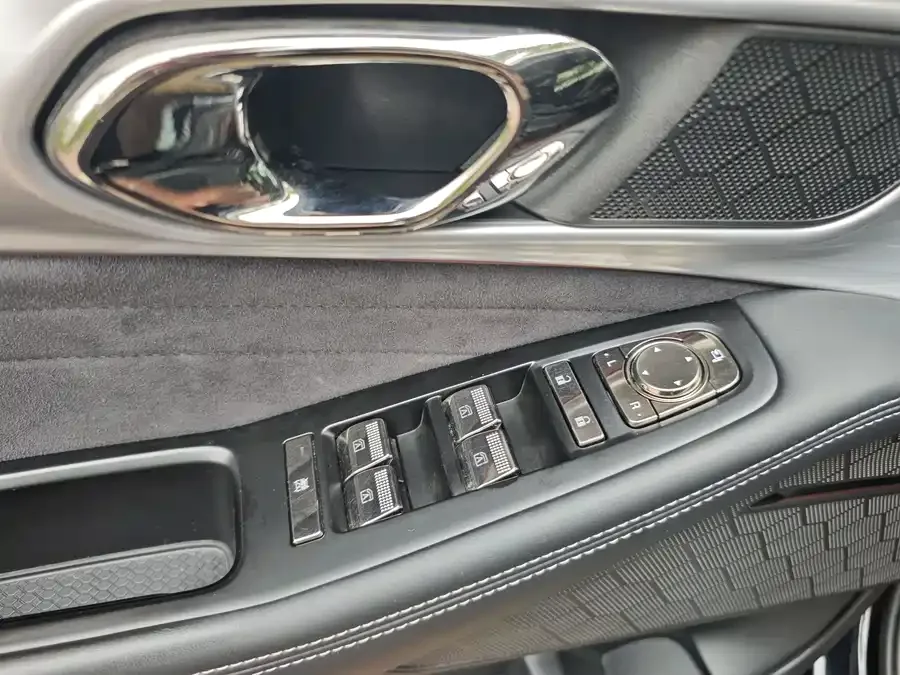 GAC Trumpchi GS8 Trumpchi GS8 2022 Dual Engine Series 2.0TM 2WD Premium Edition (6 seats) 2022 — миниатюра 3