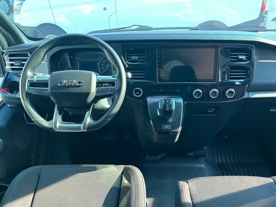 Jiangling Fushun Jiangling Fushun 2023 2.0T automatic short-axle low-top commercial multi-purpose passenger car 6 seats lift tailgate 2024 — миниатюра 4