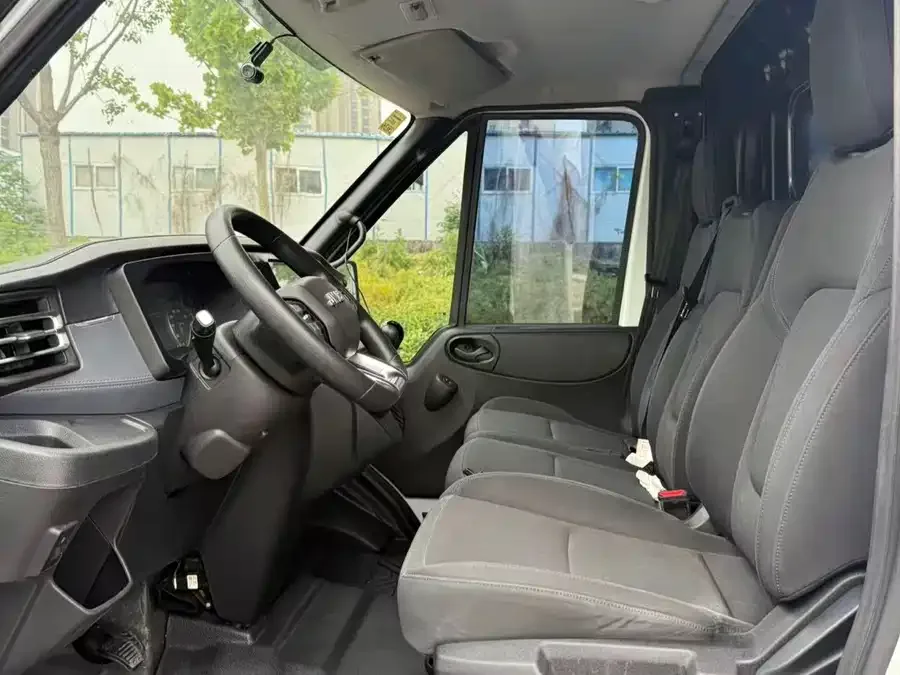 Jiangling Fushun Jiangling Fushun 2022 2.0T Manual Transmission Van, Long Wheelbase, High Roof, 3 Seats 2024 — миниатюра 2