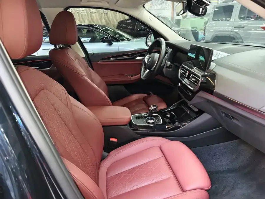 BMW iX3 2022 facelift leading model 2022 — миниатюра 2