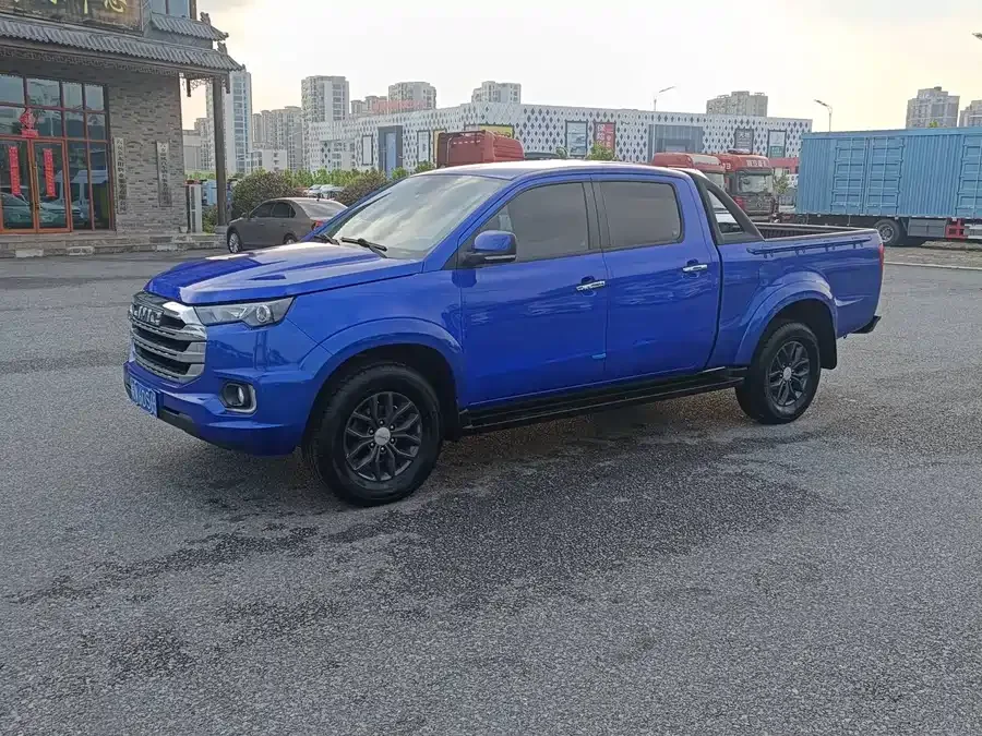 Jiangling Domain Tiger 7 Yuhu 7 2023 2.0T automatic diesel two-wheel drive comfort type long axis 2023 — фото 1, купить с доставкой в Москву