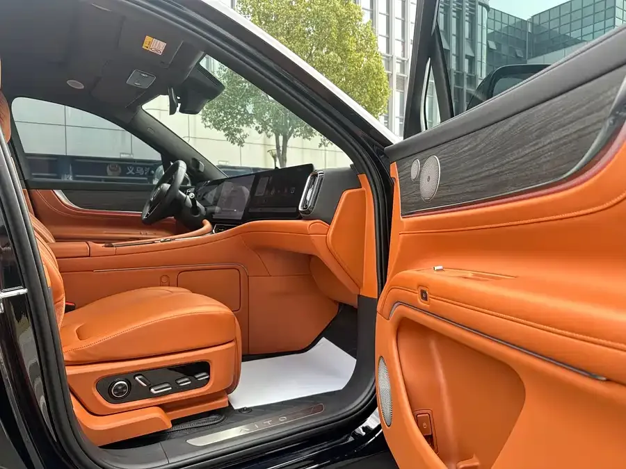 AITO M9 M9 2024 Extended Range Ultra Edition 42kWh 6-seater Edition 2024 — миниатюра 3