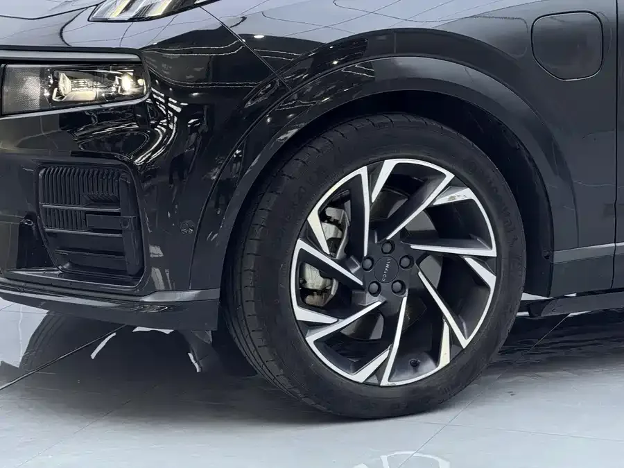 Lynk & Co 09 EM-P Lynk & Co 09 EM-P 2021 2.0T PHEV Halo 6-seater 2022 — миниатюра 2