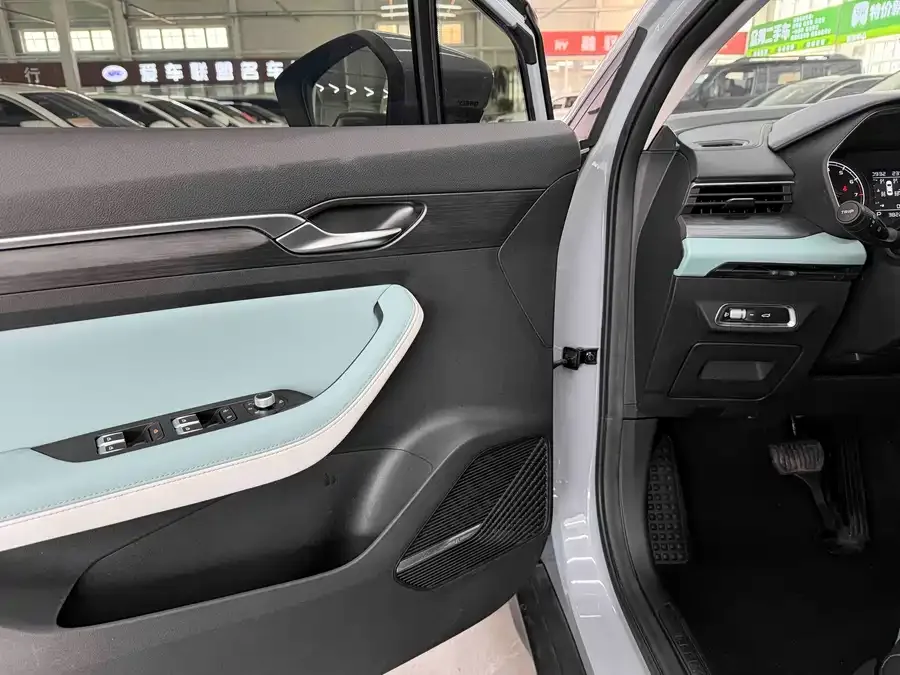 Geely Emgrand S Emgrand S 2022 1.4T CVT Crossover Player Edition 2022 — миниатюра 3