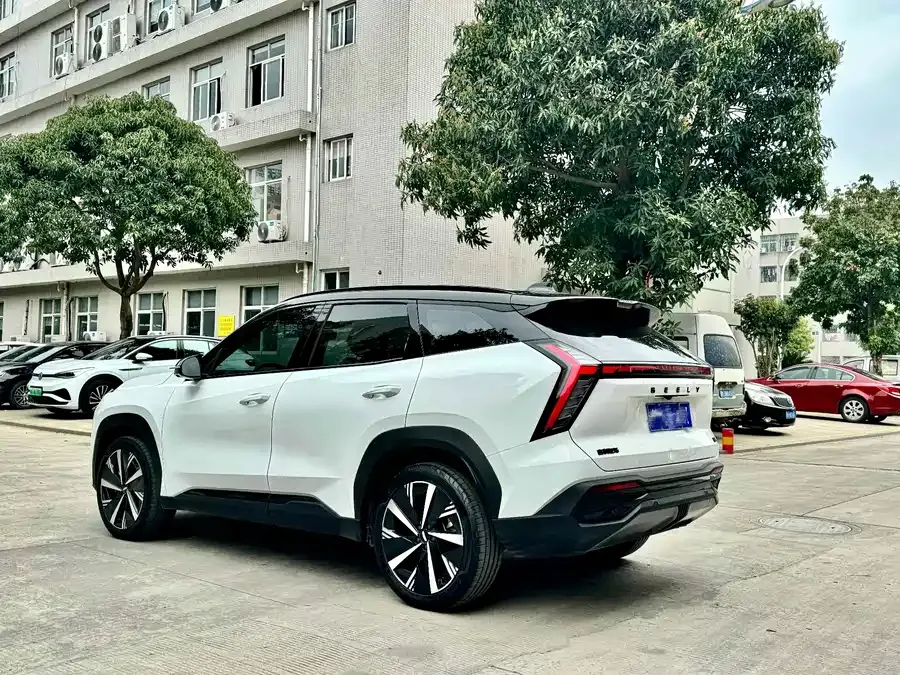 Geely Atlas L Boyue L 2023 1.5TD DCT Premium Edition 2022 — миниатюра 2
