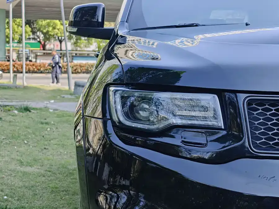 Jeep Grand Cherokee Grand Cherokee (Imported) 2020 3.0L Elite Navigation Edition 2022 — миниатюра 2