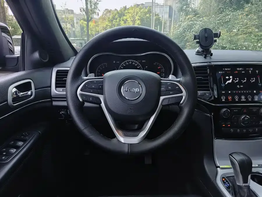 Jeep Grand Cherokee Grand Cherokee (Imported) 2020 3.0L Elite Navigation Edition 2022 — миниатюра 4