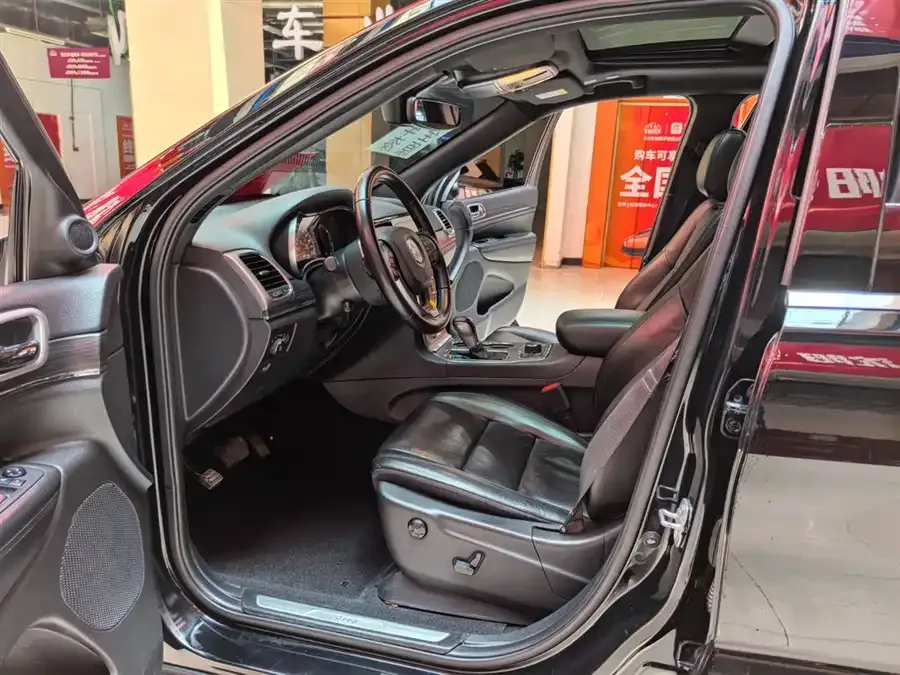 Jeep Grand Cherokee Grand Cherokee (Imported) 2020 3.0L Elite Navigation Edition 2022 — миниатюра 2