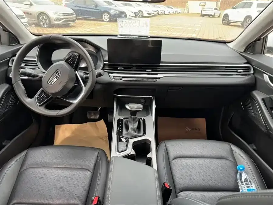 Geely Emgrand Emgrand 2022 4th Generation 1.5L CVT Premium Edition 2023 — миниатюра 3