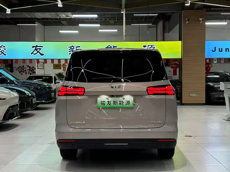 Wuling Starlight 730 New Energy Starlight 730 New Energy 2026 Plug-in Hybrid 125km Premium Model 2026 — миниатюра 2
