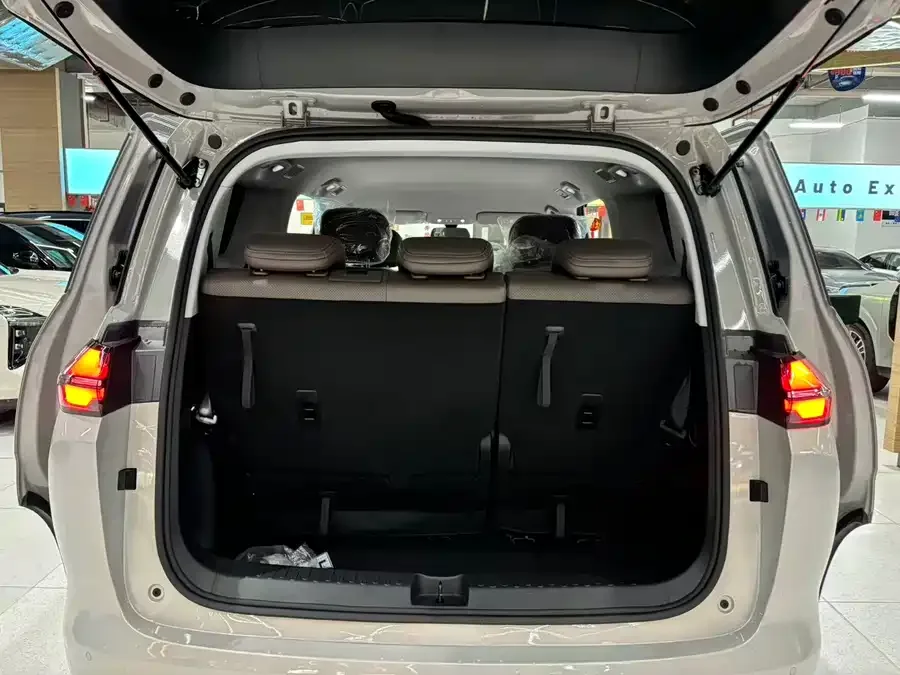 Wuling Starlight 730 New Energy Starlight 730 New Energy 2026 Plug-in Hybrid 125km Premium Model 2026 — миниатюра 4