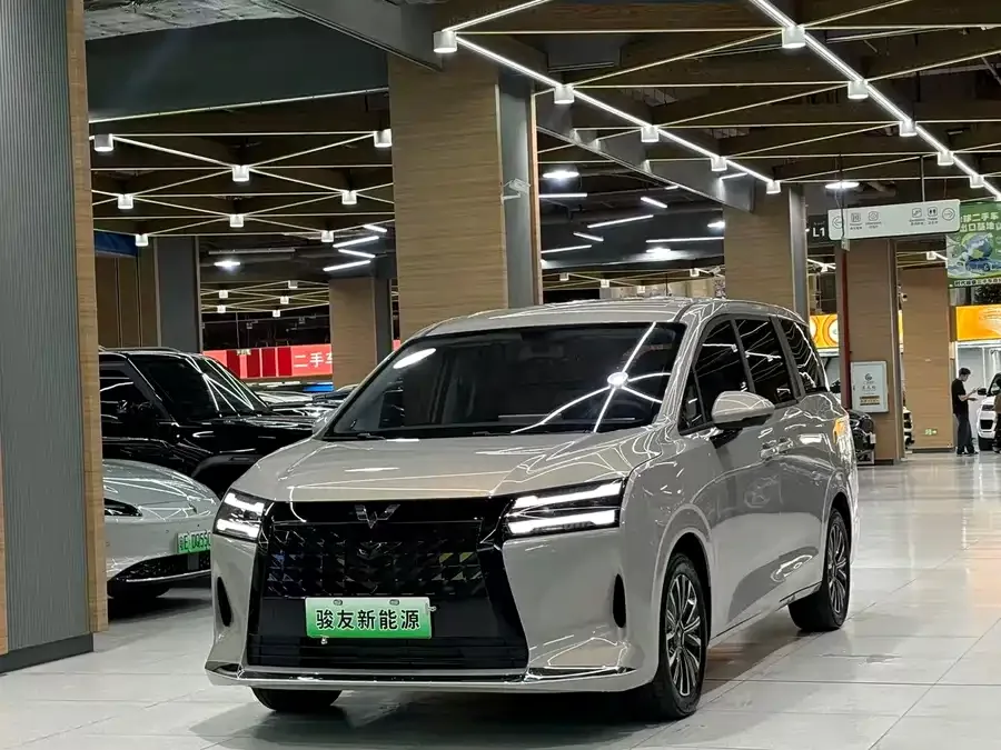 Wuling Starlight 730 New Energy Starlight 730 New Energy 2026 Plug-in Hybrid 125km Premium Model 2026 — фото 1, купить с доставкой в Москву