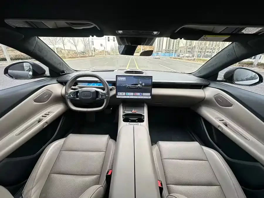 Lynk & Co Z10 Lynk & Co Z10 2024 95kWh 806km RWD Intelligent Driving Max 2024 — миниатюра 2