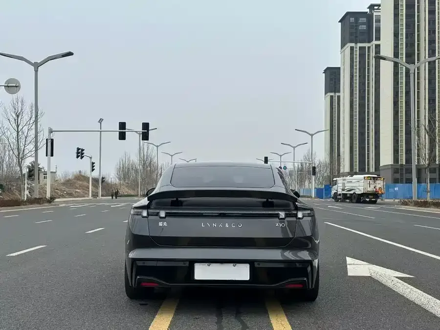 Lynk & Co Z10 Lynk & Co Z10 2024 95kWh 806km RWD Intelligent Driving Max 2024 — миниатюра 5