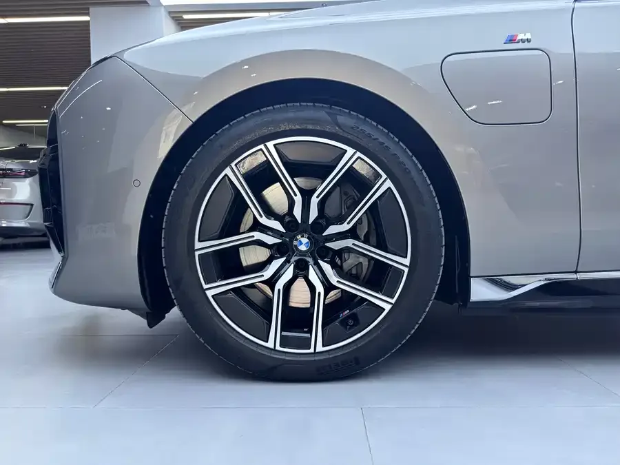 BMW i7 2023 eDrive50L Leading M Sports Package 2024 — миниатюра 3