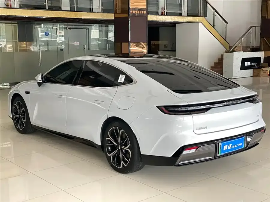 Geely Galaxy E8 Galaxy E8 2025 700km Long-distance Intelligent Driving Edition 2025 — миниатюра 2
