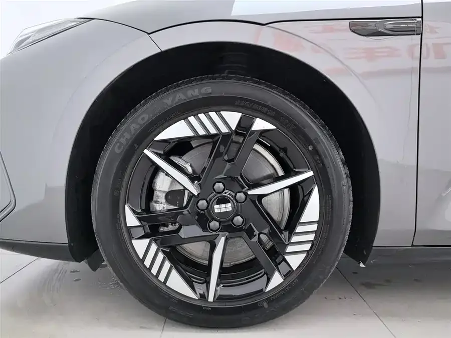 Geely Galaxy E8 Galaxy E8 2024 550km RWD Longteng Edition 2024 — миниатюра 5